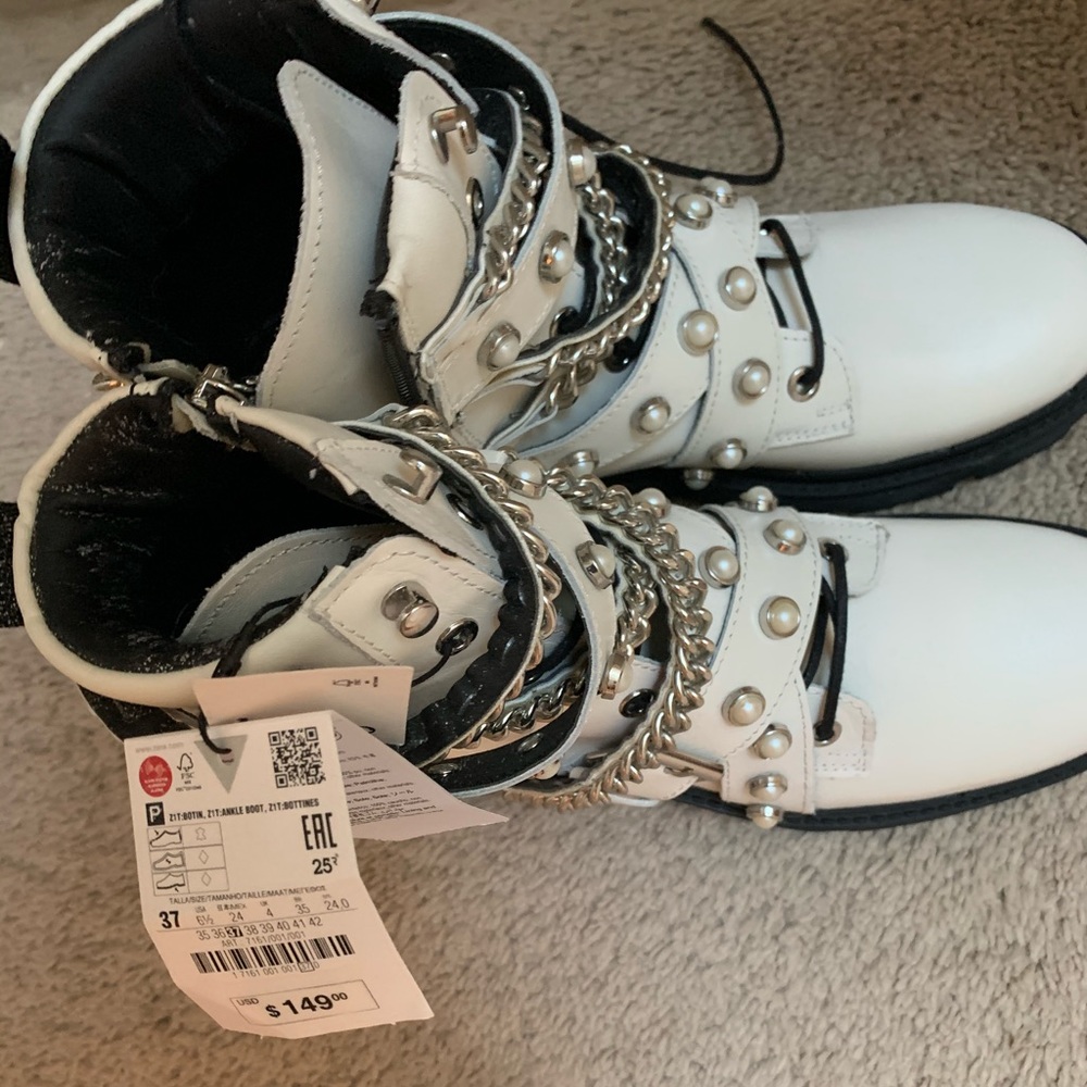 Moto boots brand new